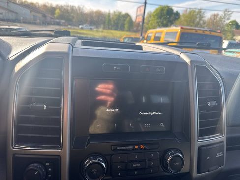 Used 2017 Ford F150 Lariat w/ Equipment Group 501A Mid AWD/4WD image 27