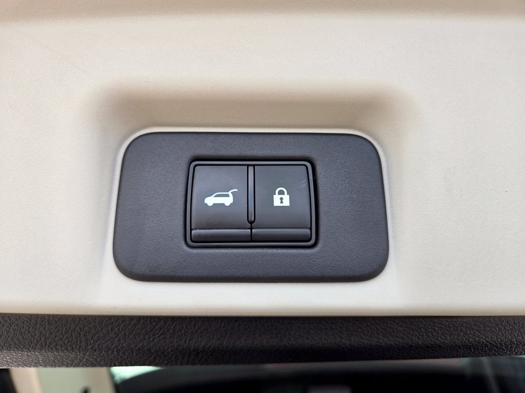 Used 2023 Nissan Ariya FWD image 25