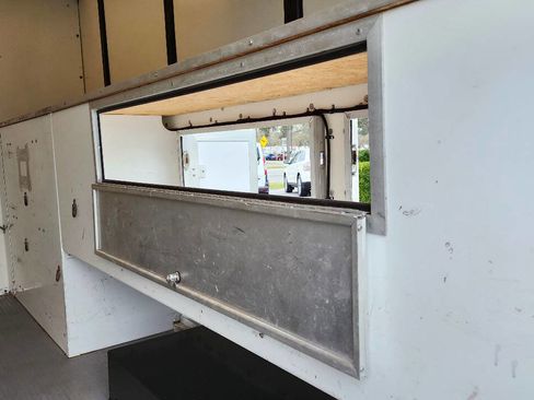 Used 2018 Ford E-350 and Econoline 350 Super Duty w/ Power Windows & Locks Group image 33