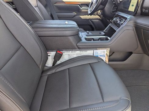 Used 2025 GMC Sierra 2500 Denali image 12