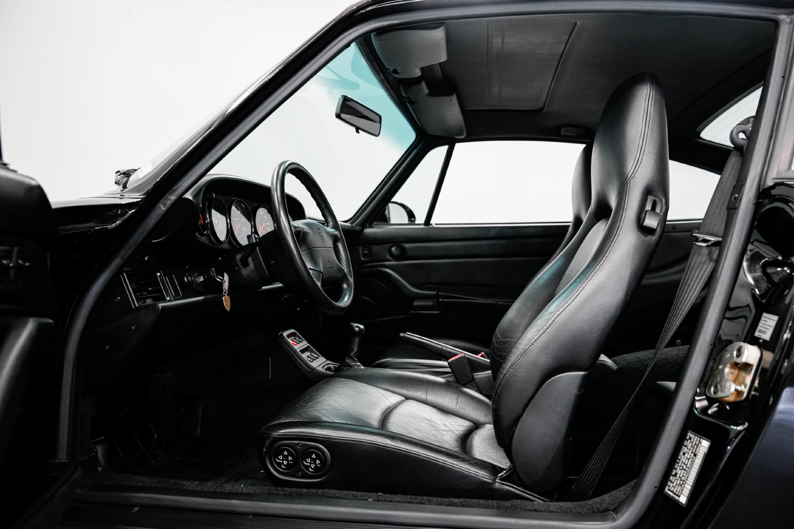 Used 1995 Porsche 911 Carrera RWD image 19