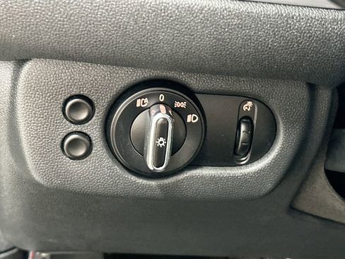 Used 2017 MINI Cooper Clubman ALL4 w/ Premium Package image 11