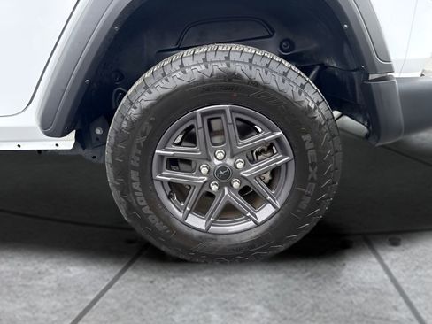 Used 2025 Jeep Wrangler Unlimited Sport AWD/4WD image 29