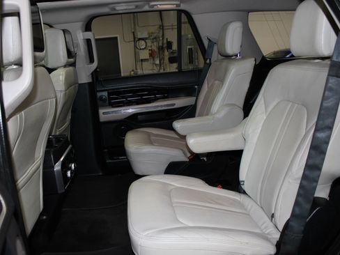 Used 2018 Ford Expedition Platinum RWD image 35