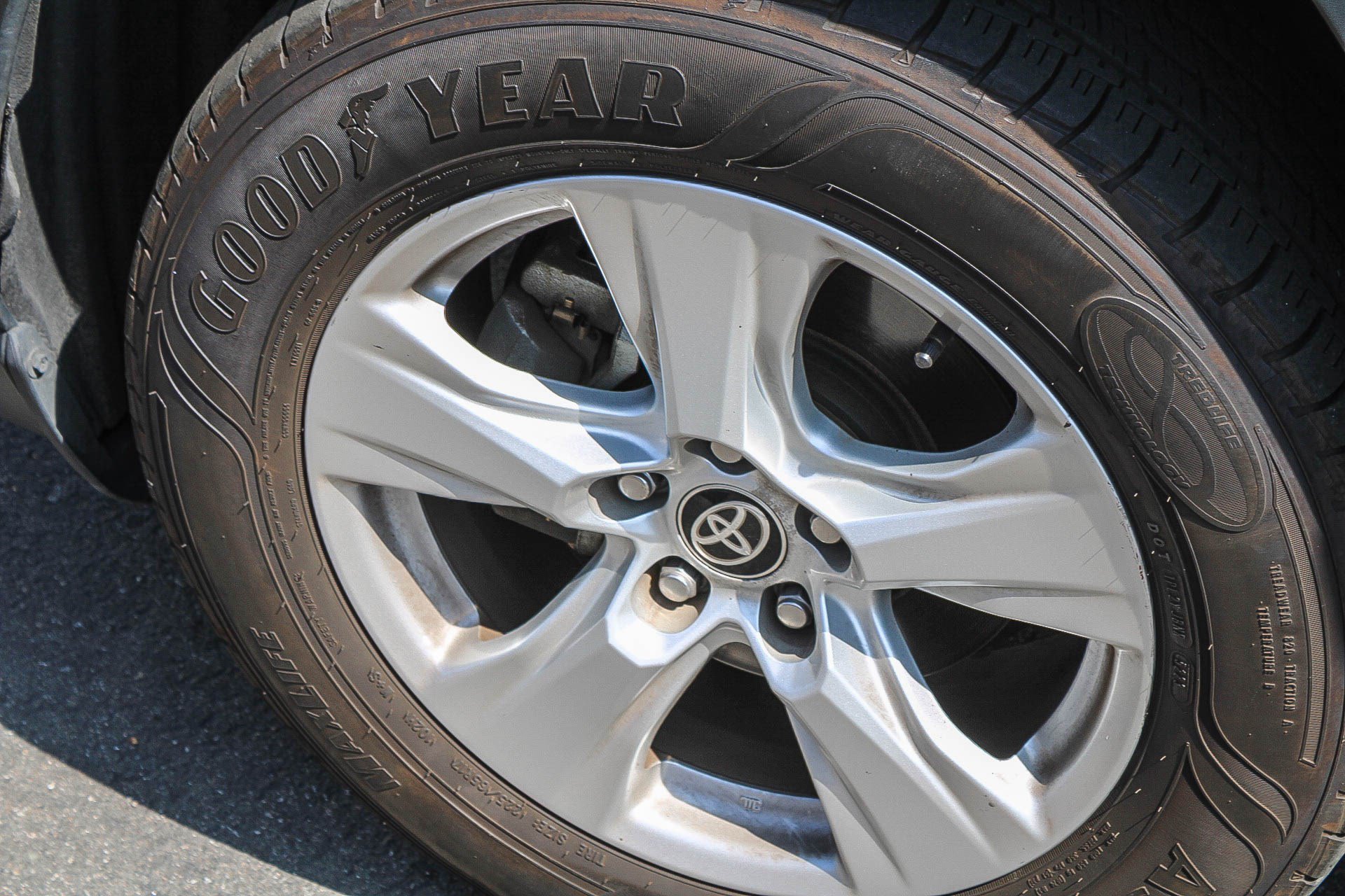 Used 2021 Toyota RAV4 XLE FWD image 12