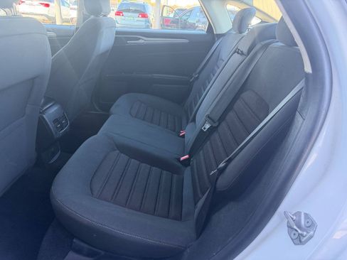 Used 2019 Ford Fusion SE FWD image 11