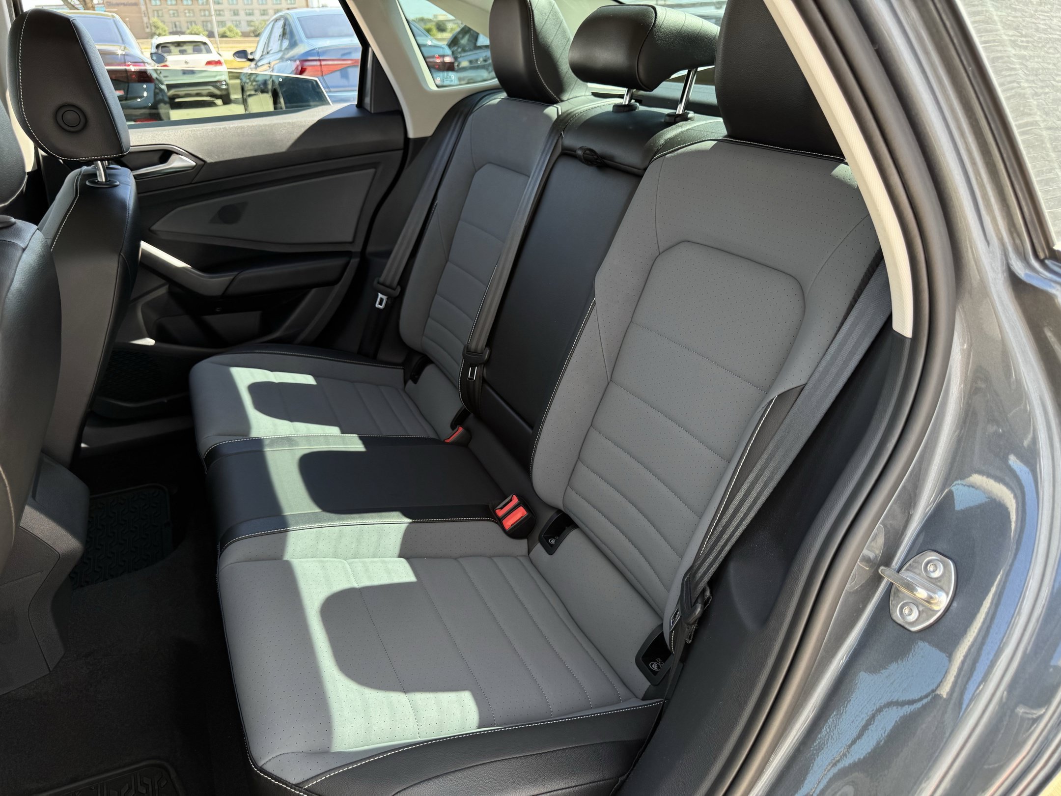 Used 2026 Volkswagen Jetta SE FWD image 27