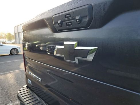 Used 2022 Chevrolet Silverado 1500 ZR2 w/ Technology Package image 6