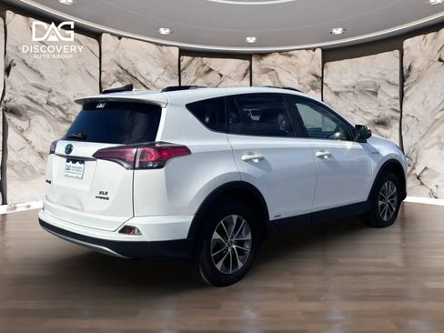 Used 2017 Toyota RAV4 XLE w/ Carpet Mat Package AWD/4WD image 4