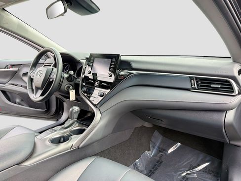 Used 2024 Toyota Camry SE image 5