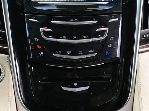 Used 2015 Cadillac Escalade Luxury image 19