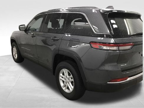 Used 2023 Jeep Grand Cherokee Laredo w/ Luxury Tech Group I AWD/4WD image 36