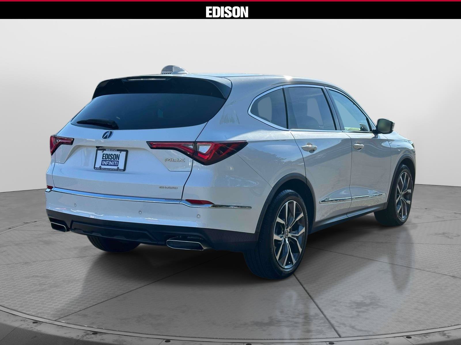 Used 2022 Acura MDX w/ Technology Package AWD/4WD image 4