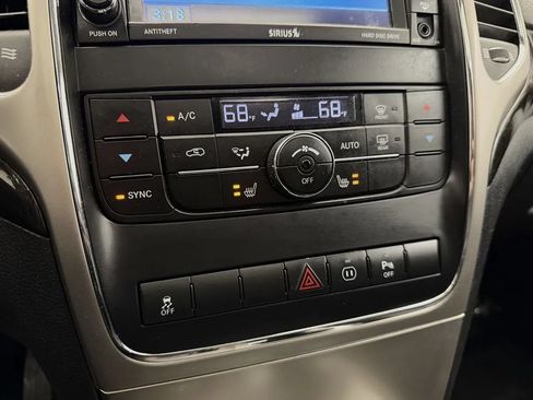 Used 2012 Jeep Grand Cherokee Laredo AWD/4WD image 18