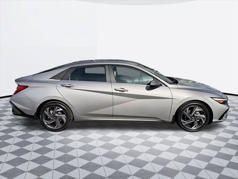 New 2026 Hyundai Elantra Limited FWD image 8
