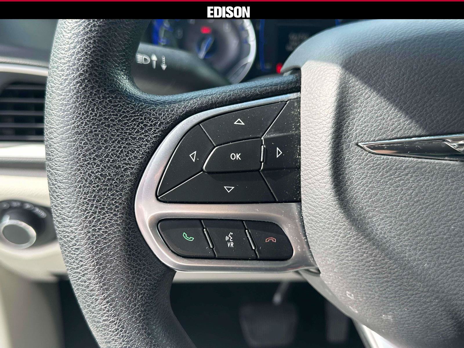 Used 2019 Chrysler Pacifica LX FWD image 19