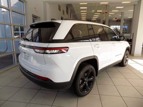 Certified 2023 Jeep Grand Cherokee Altitude image 7