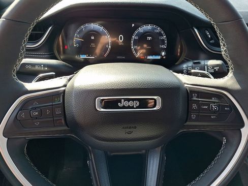 Used 2025 Jeep Grand Cherokee Altitude AWD/4WD image 23