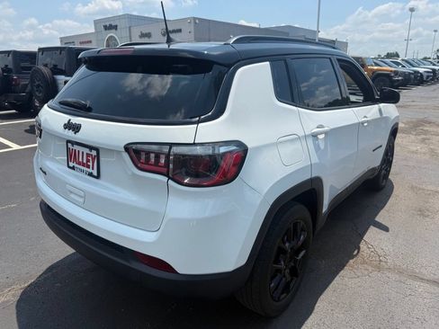 Certified 2022 Jeep Compass Latitude AWD/4WD image 3