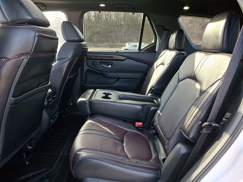 Used 2025 Honda Pilot Black Edition image 10