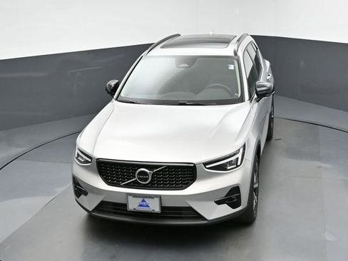Used 2024 Volvo XC40 B5 Plus w/ Protection Package Premier image 44