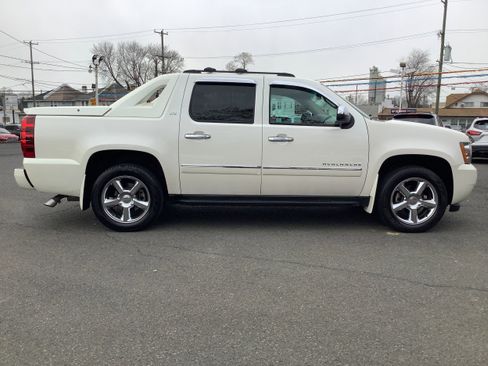 Used 2012 Chevrolet Avalanche LTZ image 8