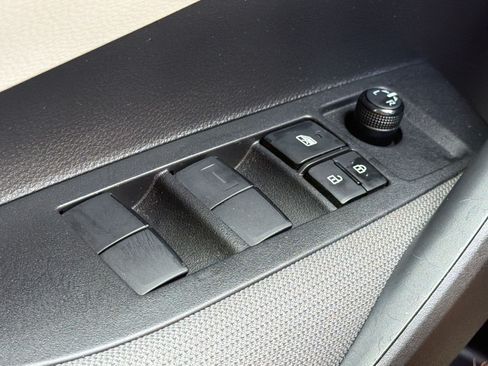 Used 2025 Toyota Corolla LE FWD image 30