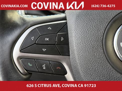 Used 2018 Jeep Grand Cherokee Laredo image 18