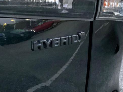 Used 2024 Toyota Highlander XLE image 10