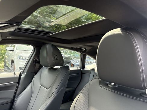 Used 2023 BMW i4 eDrive35 RWD image 16