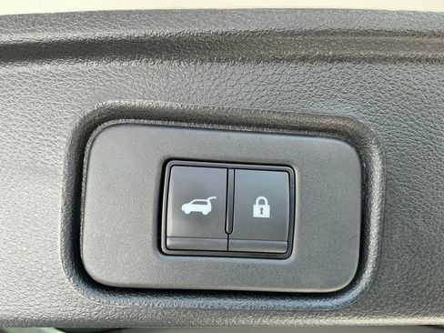 Used 2024 Nissan Pathfinder Platinum w/ Black Appearance Package FWD image 21