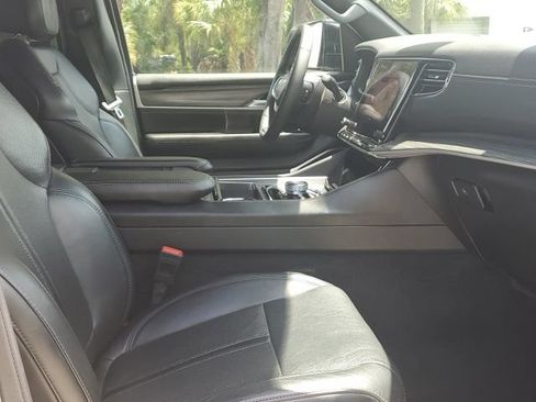 Used 2024 Jeep Wagoneer L Series III w/ Flexible Seating Group AWD/4WD image 16