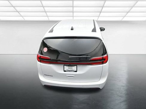 New 2026 Chrysler Pacifica Select image 15