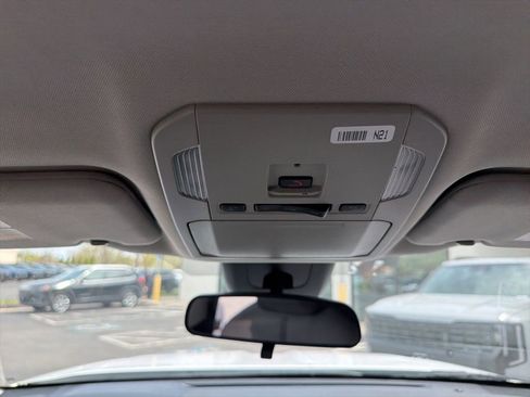 Used 2024 Toyota Highlander LE AWD/4WD image 26