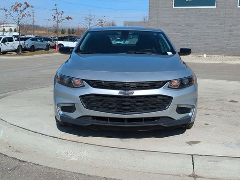 Used 2018 Chevrolet Malibu LT w/ Redline Edition image 12