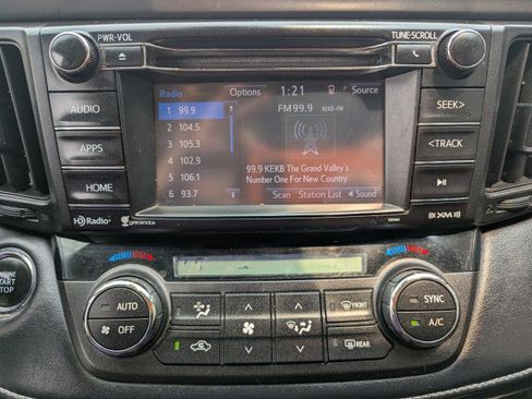 Used 2018 Toyota RAV4 XLE w/ Plus Extra Value Package AWD/4WD image 17