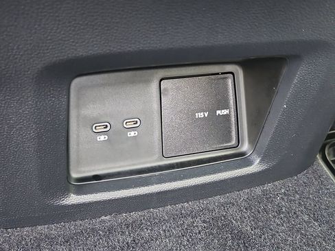 Certified 2026 Volkswagen Atlas Peak Edition AWD/4WD image 22