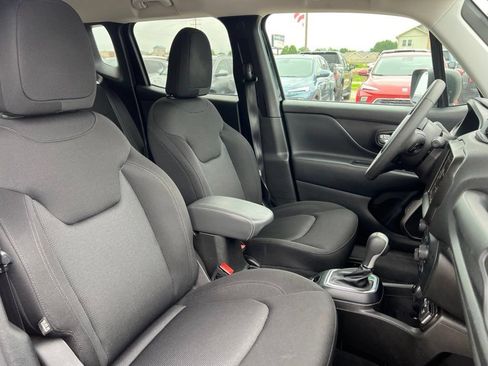 Used 2023 Jeep Renegade Latitude AWD/4WD image 33