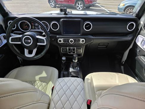 Used 2020 Jeep Wrangler Unlimited Sahara w/ Uconnect 4C Nav & Sound Group AWD/4WD image 16