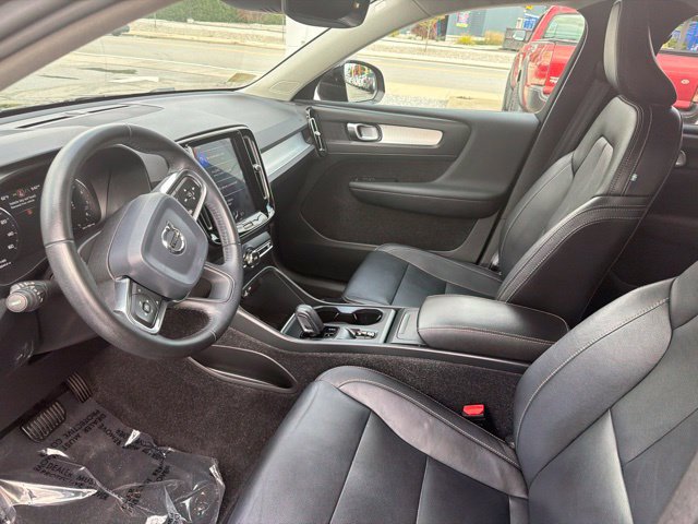 Used 2020 Volvo XC40 T5 Momentum AWD/4WD image 9