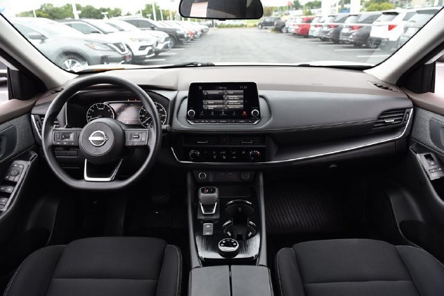 Used 2023 Nissan Rogue S AWD/4WD image 7