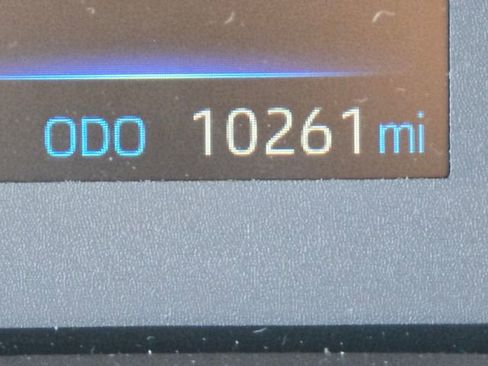 Used 2025 Toyota Corolla Cross AWD Hybrid w/ Moonroof Package image 11