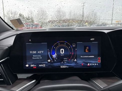 Used 2025 Chevrolet Suburban LS image 27