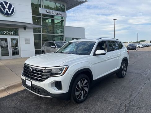 Used 2024 Volkswagen Atlas SEL AWD/4WD image 2
