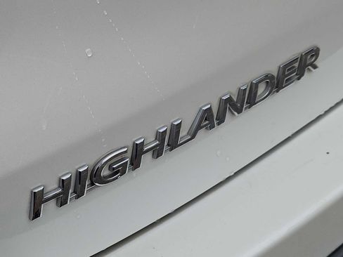 Used 2015 Toyota Highlander XLE image 12