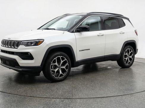 Used 2025 Jeep Compass Limited image 3