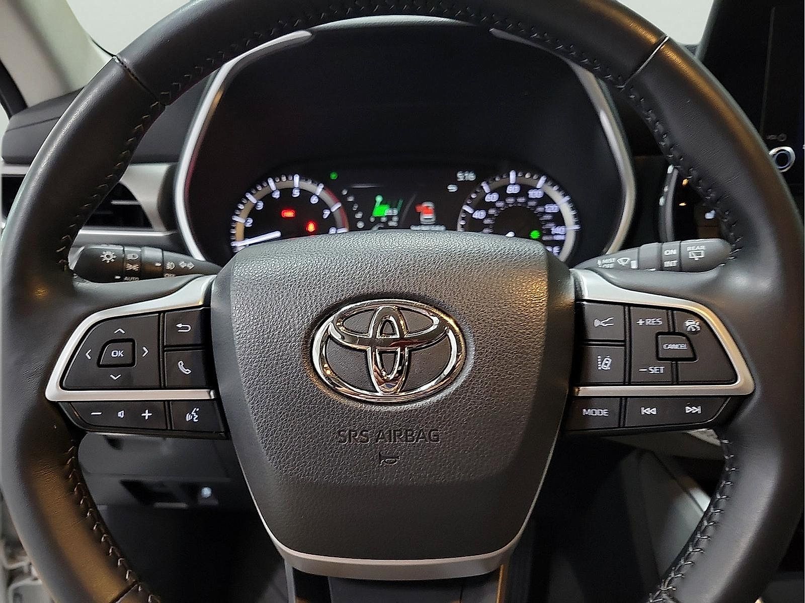 Used 2023 Toyota Highlander XLE AWD/4WD image 17