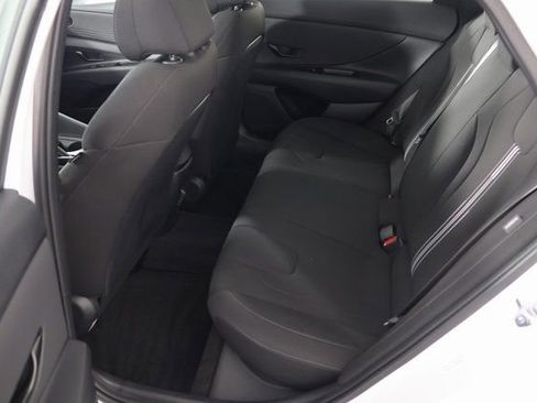 Certified 2025 Hyundai Elantra Sport image 19
