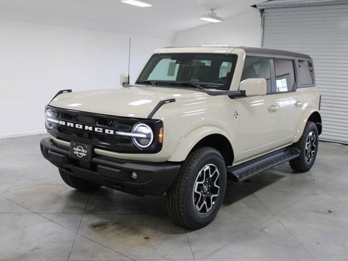 New 2025 Ford Bronco Outer Banks image 3