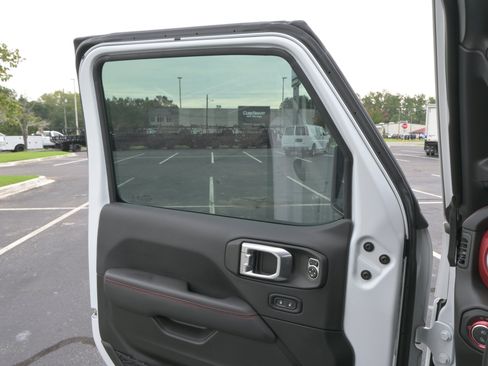 Used 2023 Jeep Gladiator Rubicon w/ Cold Weather Group AWD/4WD image 24